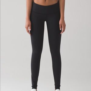 black lululemon wunder unders